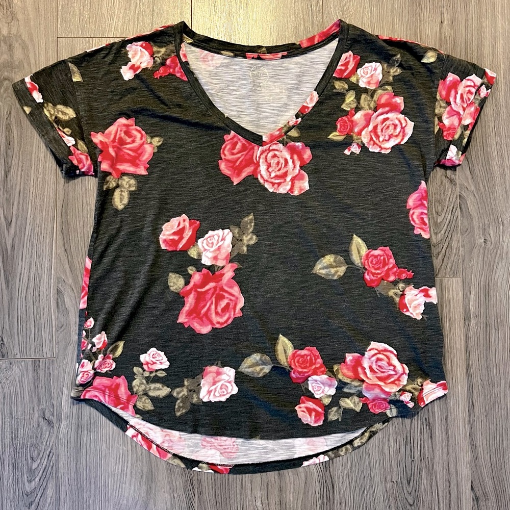 Cuffed sleeve Roses Tee 24/7